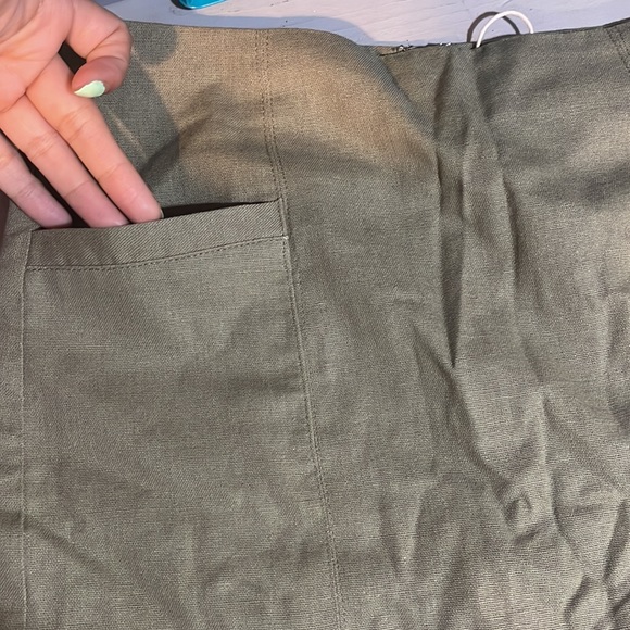 Green skirt - Picture 5 of 8